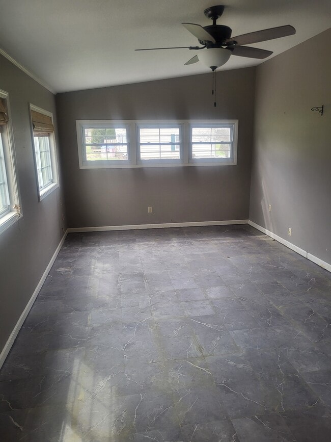 Foto del edificio - 520 Meadowbrook Dr