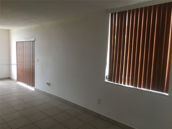 Foto del edificio - 13455 NE 10th Ave