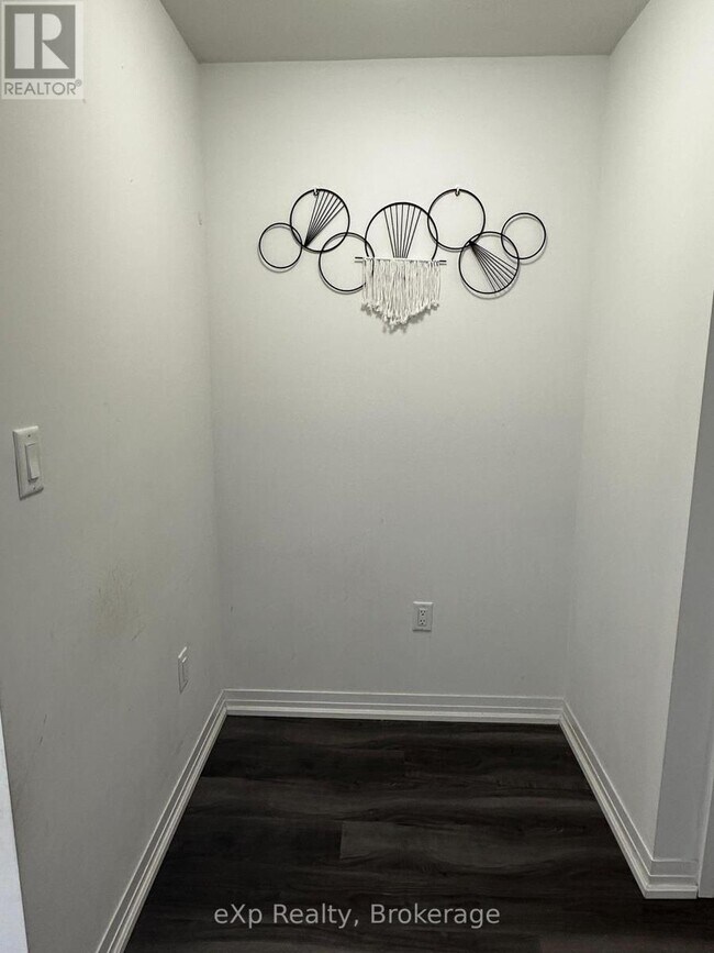 Photo du bâtiment - 575 Woodward Ave