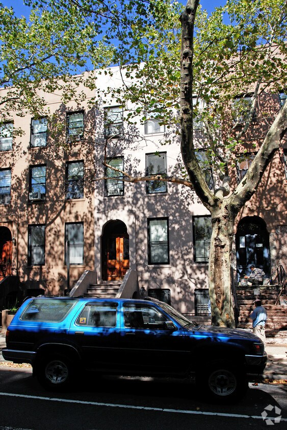 Building Photo - 348 Clinton St