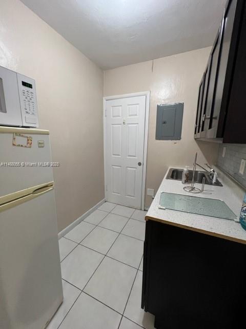 Building Photo - 3 bedroom in Dania FL 33004