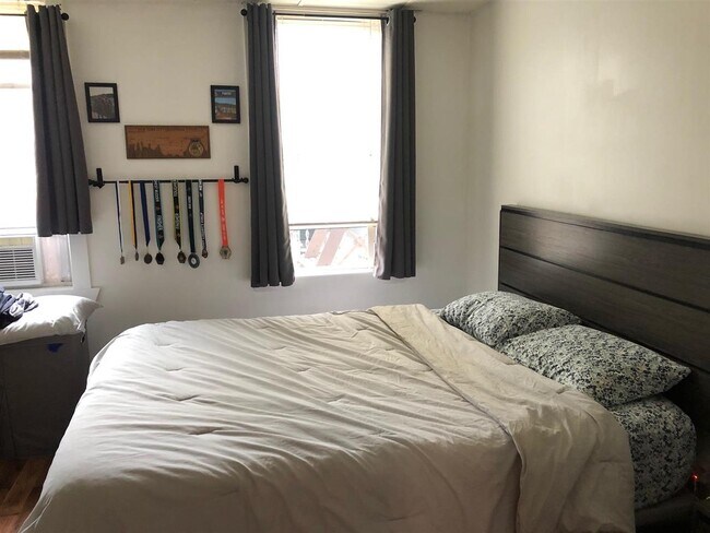 Foto del edificio - 723 Adams St