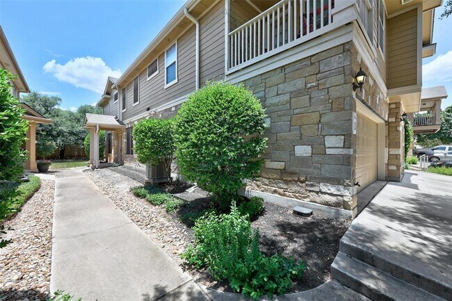 Building Photo - 16100 S Great Oaks Dr
