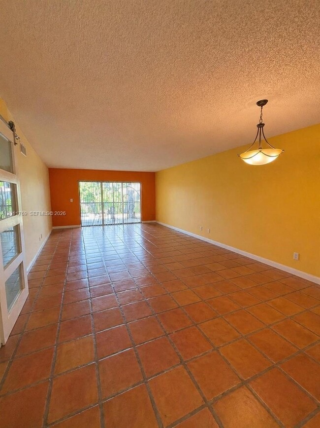 Building Photo - 286 Racquet Club Rd
