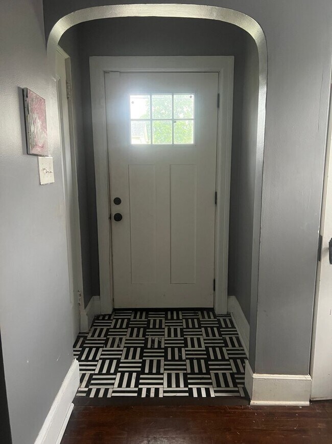 Foto del edificio - Lovely 4 BR/2.5 BA Single-Family Home in D...