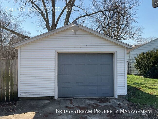 Building Photo - Updated 3 bedroom, 1 bath ranch house with...