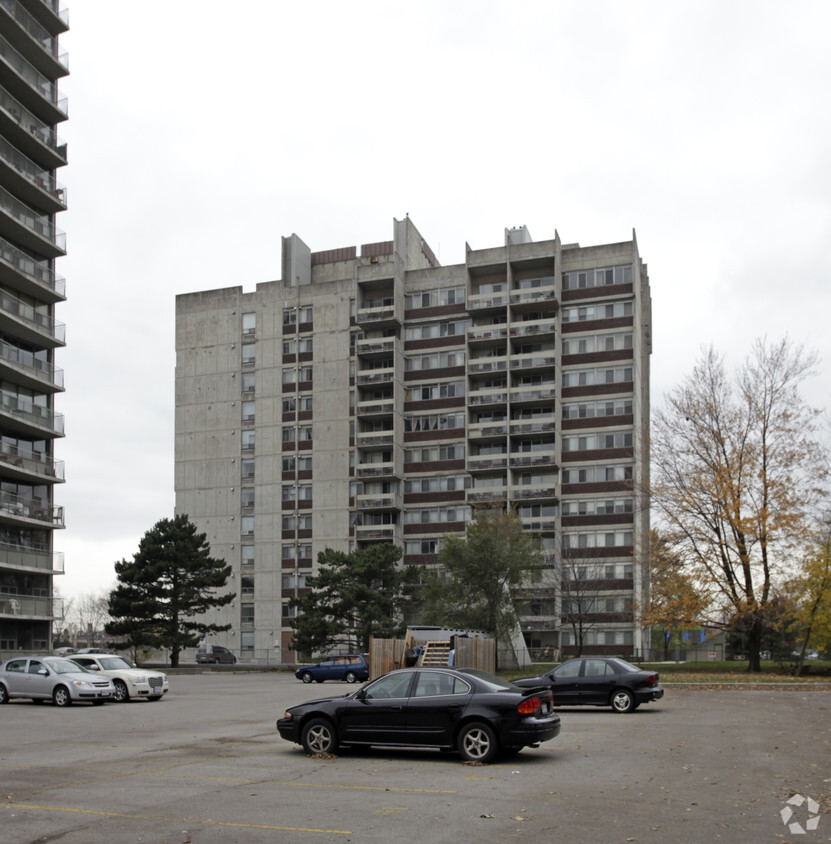 Building Photo - Oak Hill
