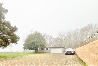 Building Photo - 20940 SE Webfoot Rd