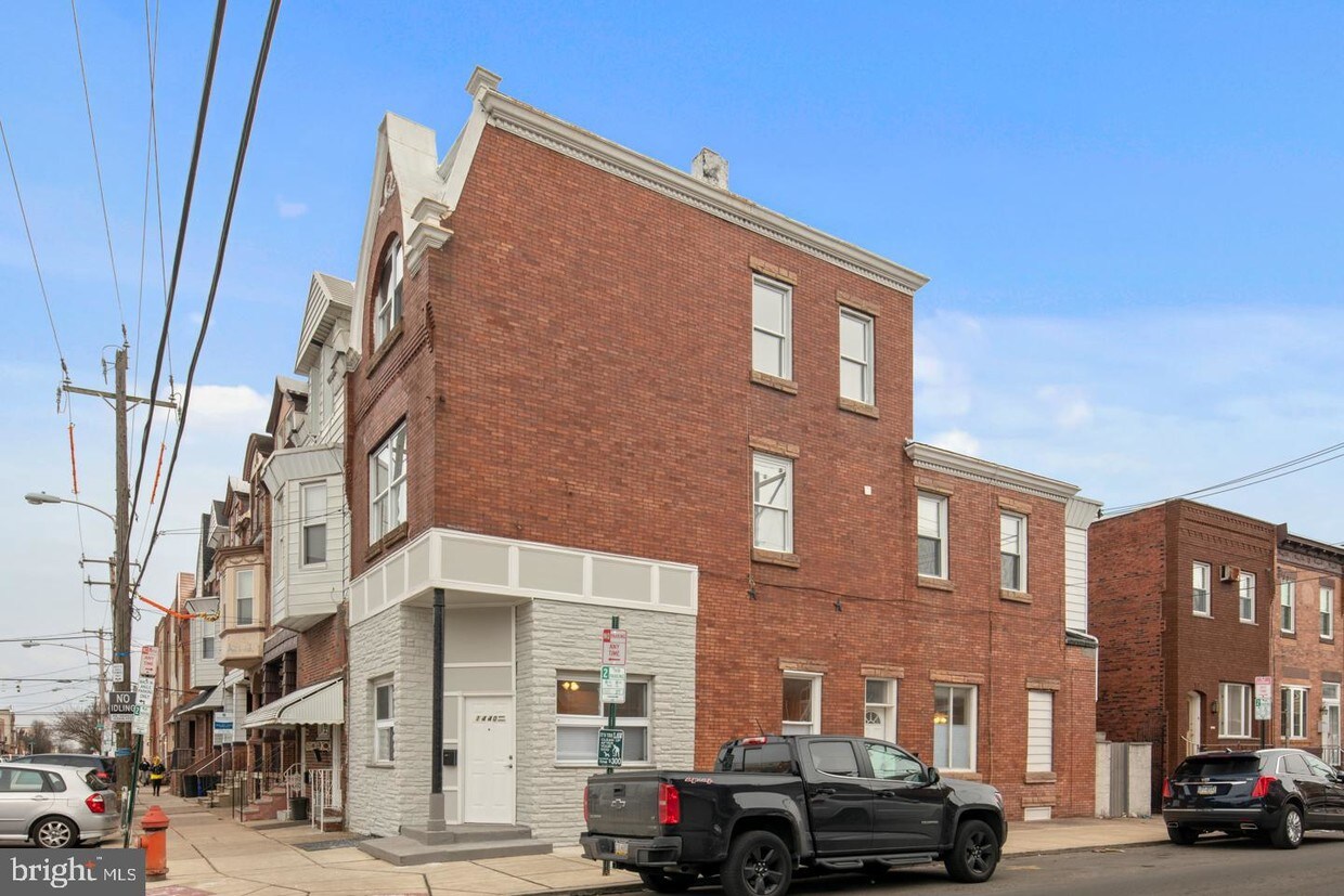 Primary Photo - 1440 W Porter St