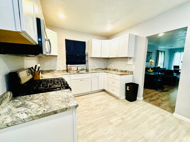 Foto del edificio - 606 NW Dearborn Ave