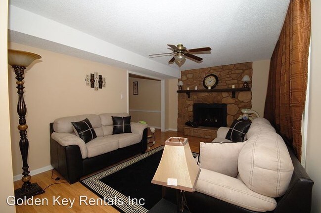 Building Photo - 207 Sourwood Rd