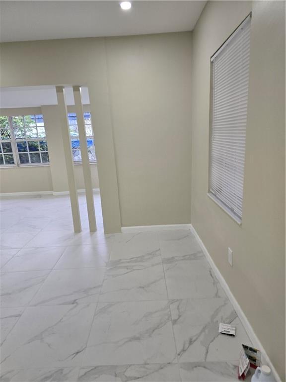 Foto del edificio - 1601 NE 182nd St