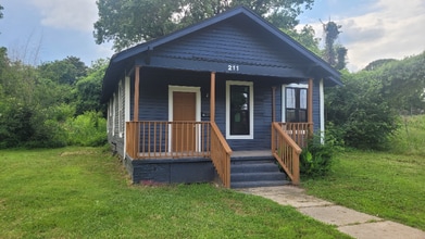 Building Photo - 211 Crockett St