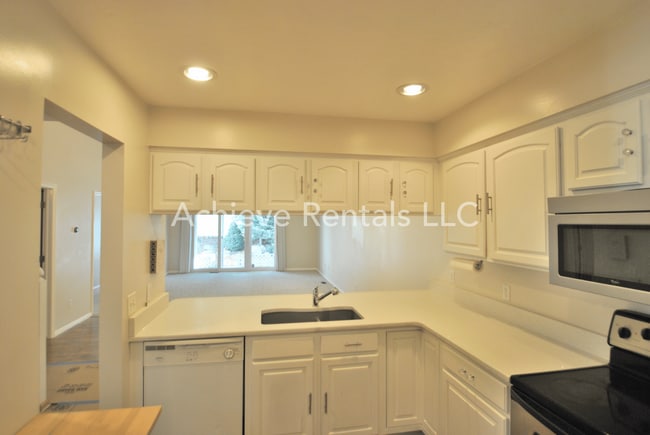 Building Photo - 637 E 950 S