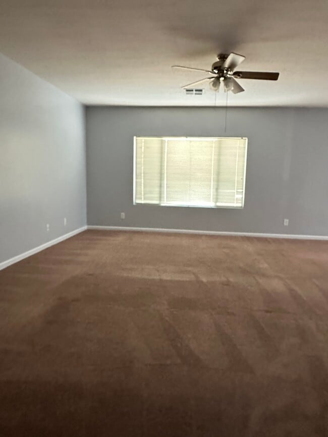 Living Area - 13365 N Alto St