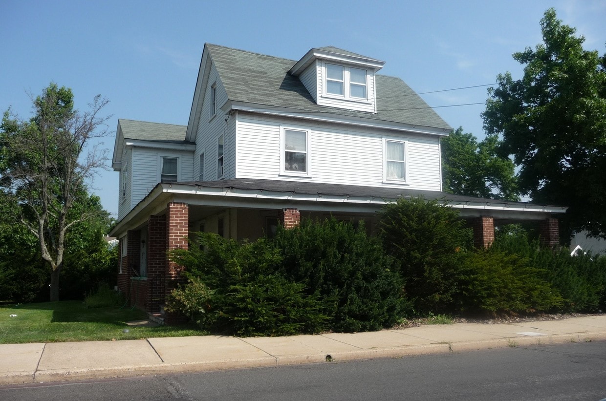 217 W Broad St Apartments in Telford, PA