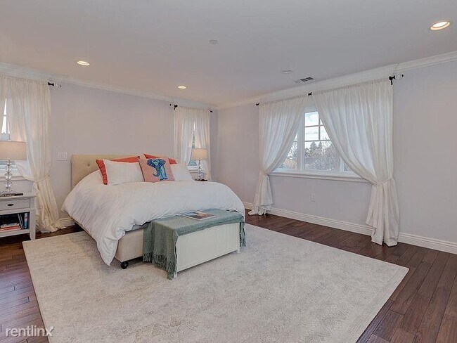 Building Photo - 4 br, 4.5 bath House - 122 Stanley Rd