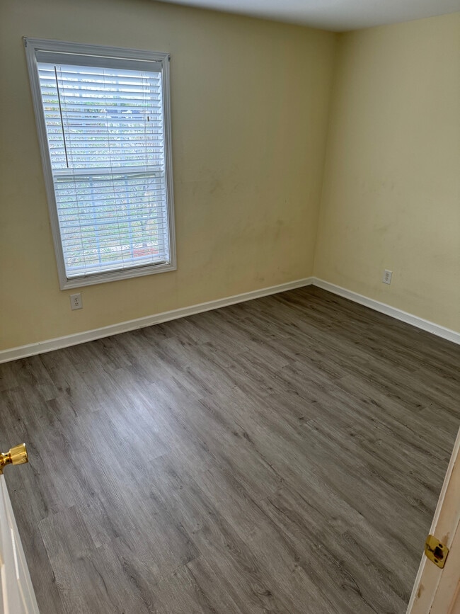 Building Photo - Room in Condo on Plaza Walk Dr