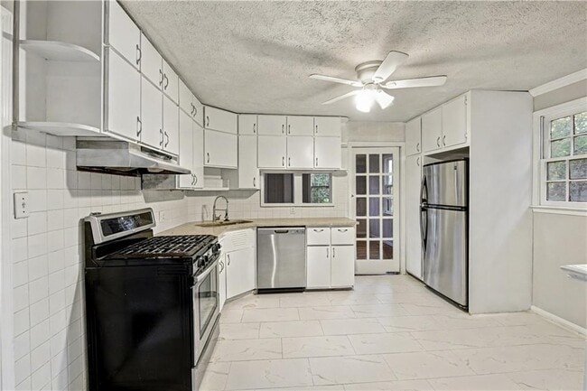 Foto del edificio - 2008 Shalimar Dr NE