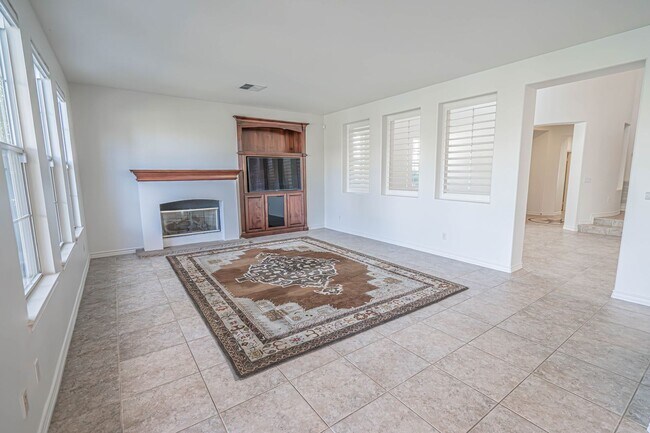 Building Photo - 4 Bedroom Home for Rent on the Lake at Bridgeport!