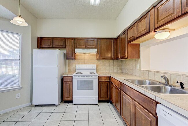 Building Photo - 12500 Brookglade Cir