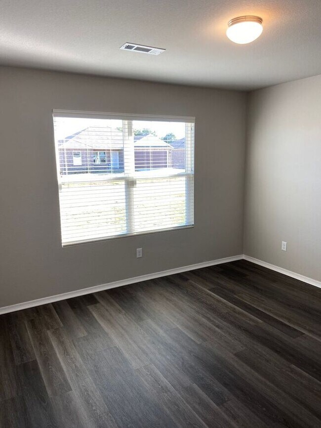 Foto del edificio - *New Years Special* BRAND NEW Four Bedroom...