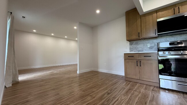 Building Photo - 3300 Johns Ct