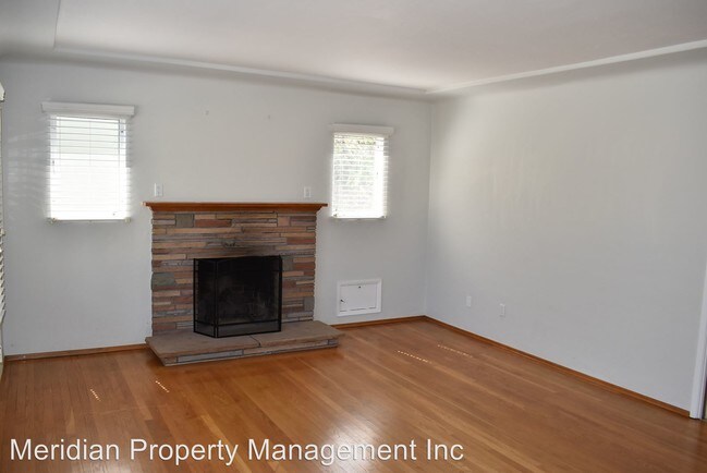 Building Photo - 2 br, 1.5 bath House - 3222 Vancouver Ave.