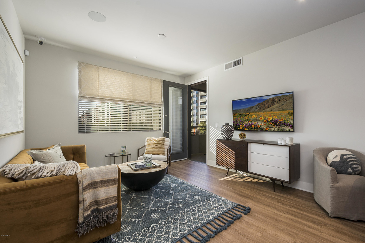 Foto principal - 330 E Roosevelt St