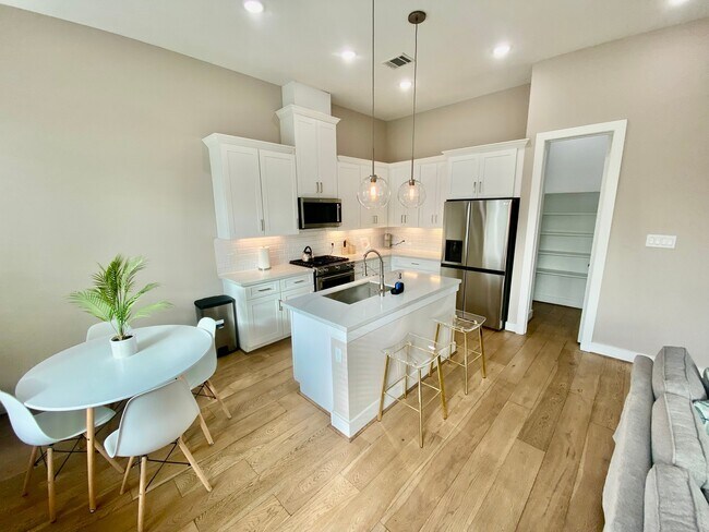 Foto del edificio - 303 Queen Sude Ln