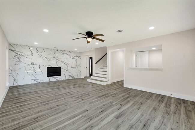Foto del edificio - 7707 12 Fairway Ln