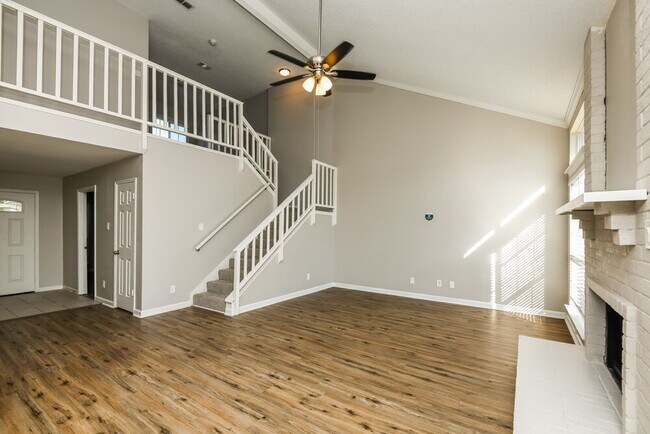 Foto del edificio - 3205 Clovermeadow Dr