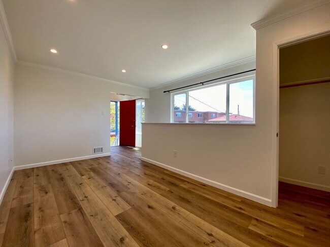 Foto del edificio - Remodeled 3BR, 2BA with Orchard, Garage & ...