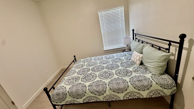 Building Photo - Charming 2-Bedroom Home in the Heart of La...