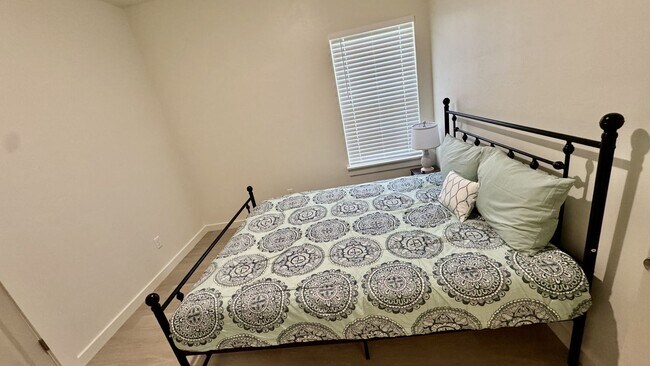 Foto del edificio - Charming 2-Bedroom Home in the Heart of La...