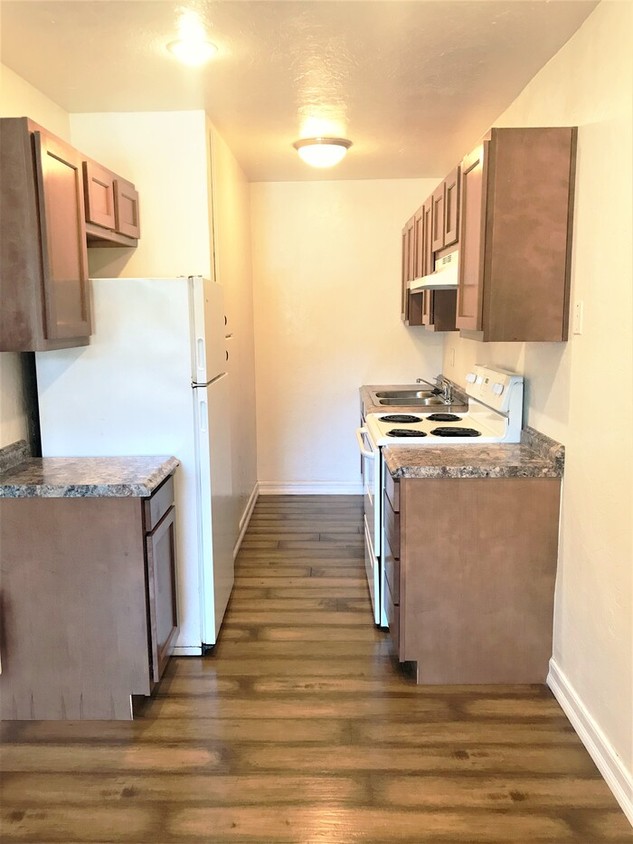 Building Photo - Spacious Studio