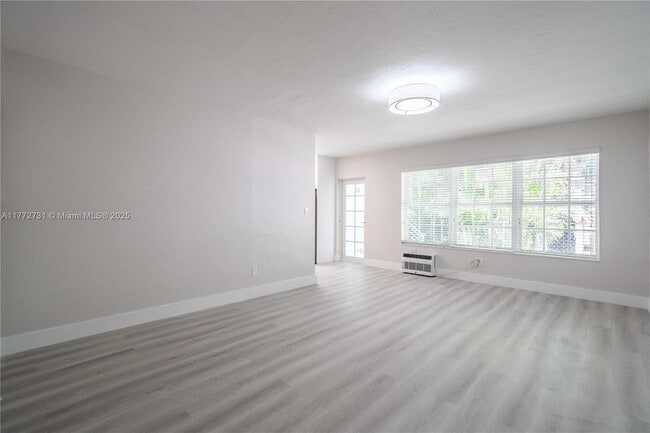 Building Photo - 2416 Flamingo Dr