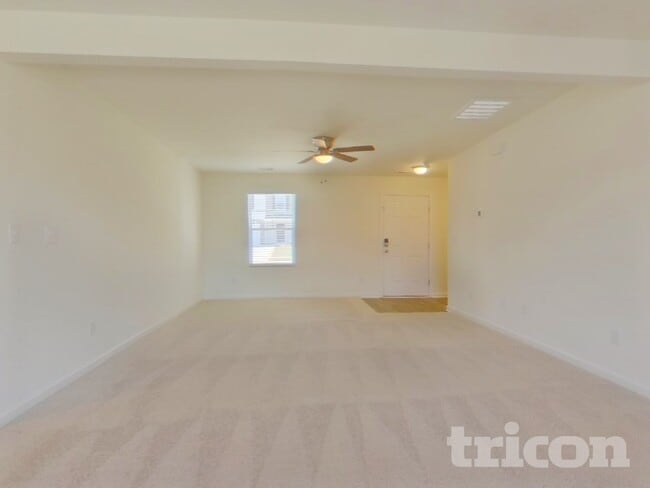 Building Photo - 1080 Crescent Moon Lp