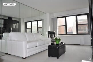 Building Photo - 220 E 57th St