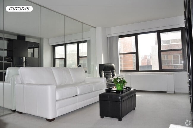 Building Photo - 220 E 57th St