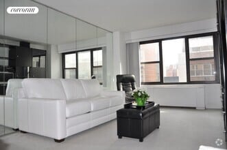 Building Photo - 220 E 57th St