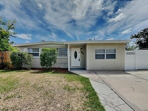 Building Photo - 2514 10th Ave Dr E