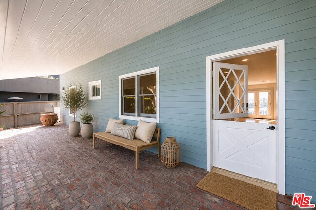 Foto del edificio - 6457 Surfside Way