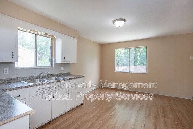 Foto del edificio - 19758 Maple Heights Blvd