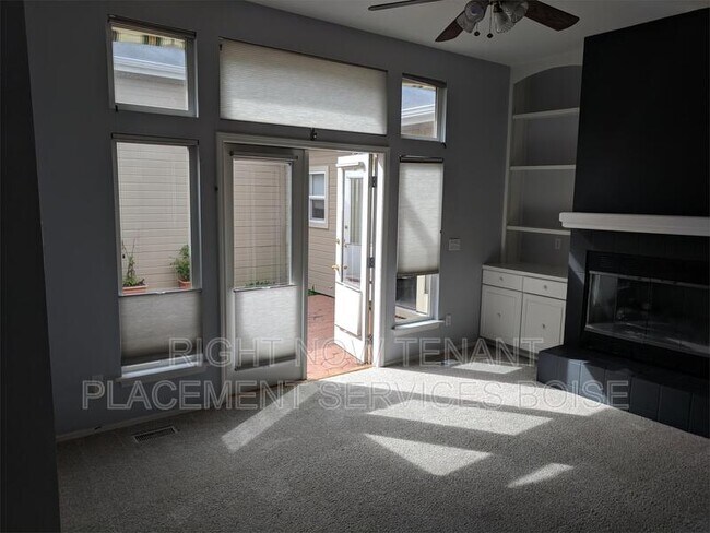 Foto del edificio - 5503 North Rivulet Way
