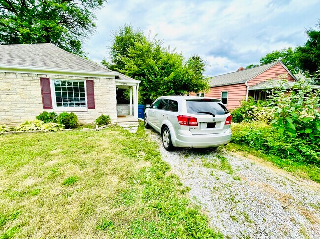 Foto del edificio - 5850 Primrose Ave
