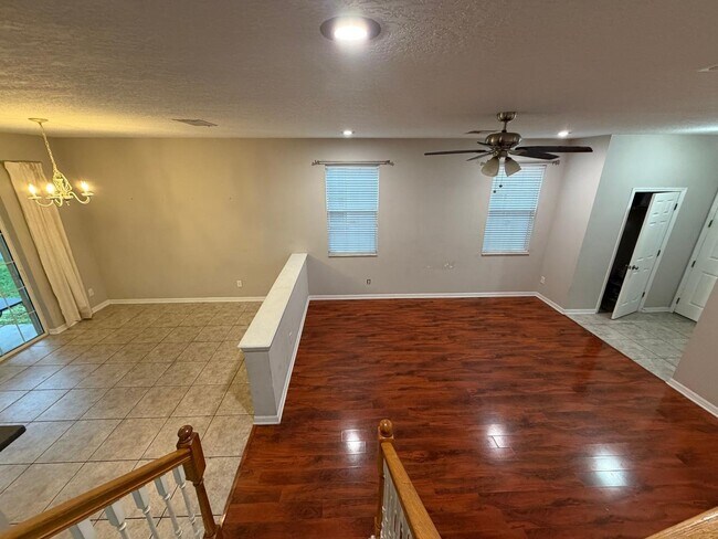 Building Photo - 2405 Silvermoss Dr