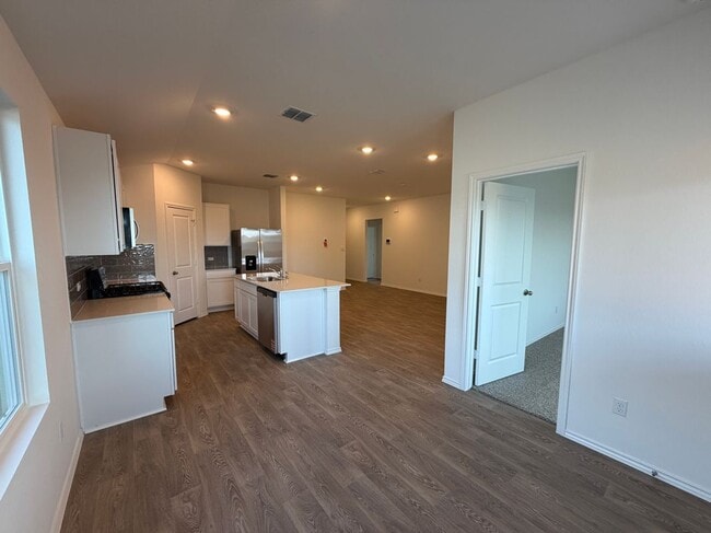 Building Photo - 350 San Juan Trl