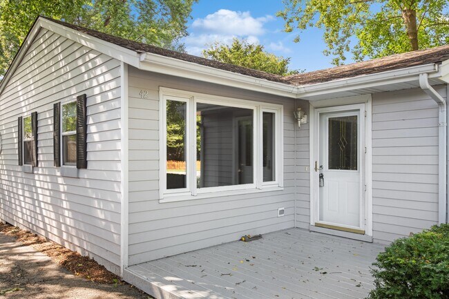 Building Photo - 42 Burr Oak Dr