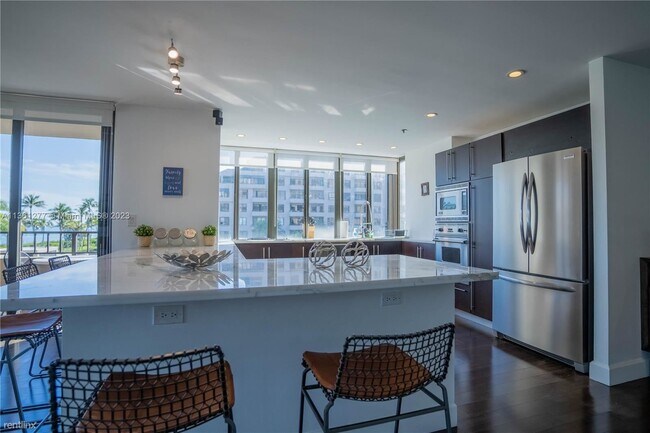 Building Photo - 3 br, 3 bath Condo - 251 Crandon Blvd Apt 342